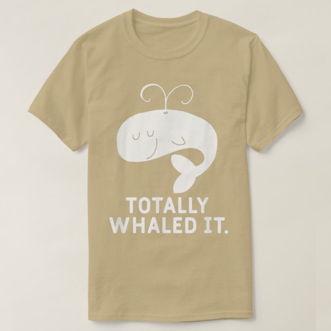 Camiseta Baleia Engraçada, Baleia Feita, Arma (Frente do Design)