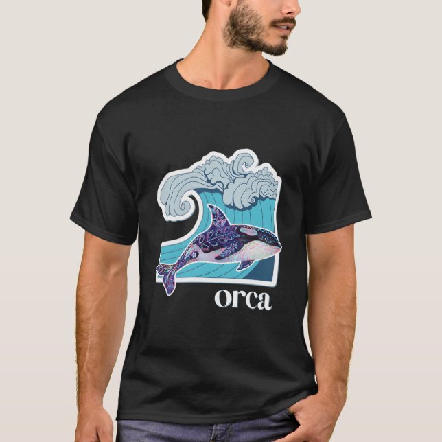 Camiseta Baleia Orca Com Onda do Oceano Desenhada à Mão (Frente)
