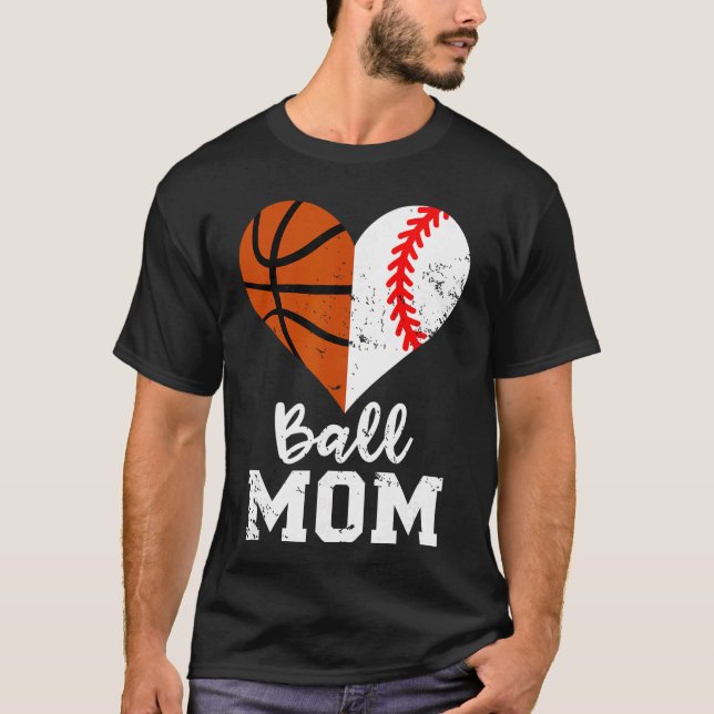 Camiseta Ball Mom Heart Funny Baseball Basketball Mom famil (Frente)