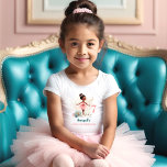 Camiseta Ballerina Dark Skin Pink Teal Floral Birthday Girl<br><div class="desc">Camiseta de menina de aniversário com tema feminino com o balé mais bonito com a bailarina mais bonita com pele escura e cabelo, balões e flores em tons suaves de bege rosa, lacre e ouro. Excelente para o Aniversário de qualquer menina. Personalizar facilmente todo o texto, incluindo o número do...</div>