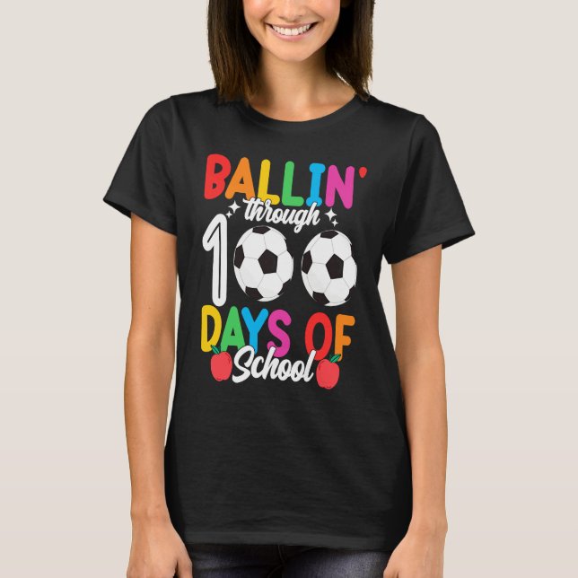 Camiseta Ballin' Through 100 Days Of School  Soccer Boys Ki (Frente)