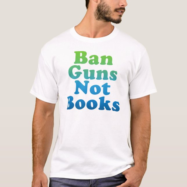 CAMISETA BAN GUNS LIVROS NÃO (Frente)