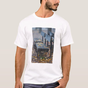 Camiseta Banco de parque em manhã nebulosa, Alemanha