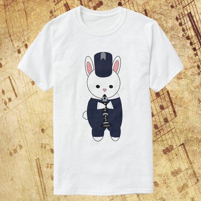 Camiseta Banda Marcha Marinho Clarinet Rabbit Azul Branco (A tshirt featuring a white rabbit playing the clarinet in a navy blue & white marching band uniform.)