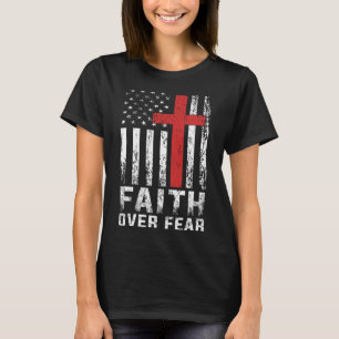 Camiseta Bandeira Americana Cristã Fé Sobre o Medo Mulheres