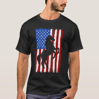 Camiseta Bandeira Americana Vermelha Cavalos Azuis Brancos
