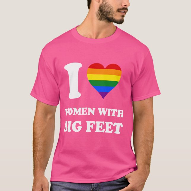 Camiseta Bandeira Arco-Íris Eu Amo Mulheres Com Grande Orgu (Frente)