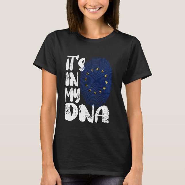 Camiseta Bandeira da União Europeia Está no Meu Dna Dedo Eu (Frente)
