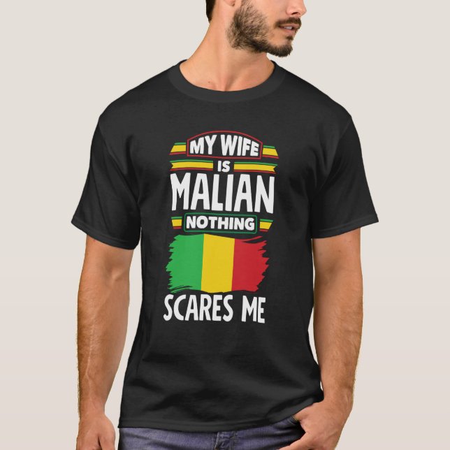 Camiseta Bandeira do Mali Minha Esposa É Maliana Nada Assus (Frente)