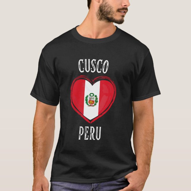 Camiseta Bandeira do Peru Coração Cidade Cusco (Frente)