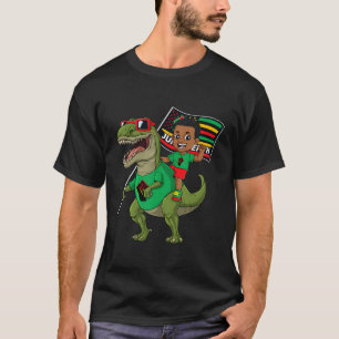 Camiseta Bandeira do Rei Negro de Juneteenth montando T Rex