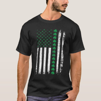 Camiseta Bandeira dos EUA com Rua de Shamrocks.