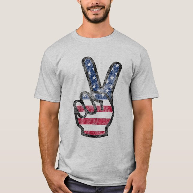 Camiseta Bandeira dos EUA com Sinal de Vitória Distorcido V (Frente)