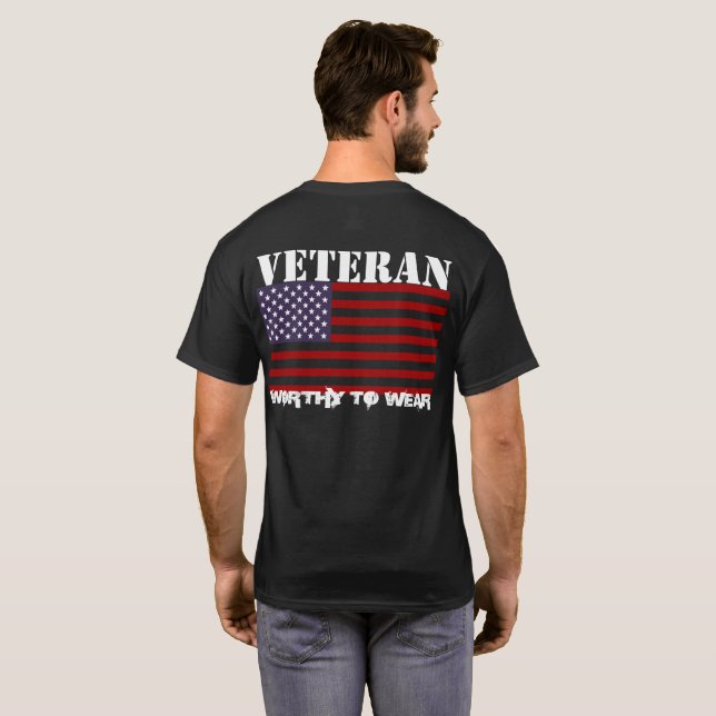 Camiseta Bandeira dos EUA - Veterano - Digno de Vestir (Parte Traseira Completa)