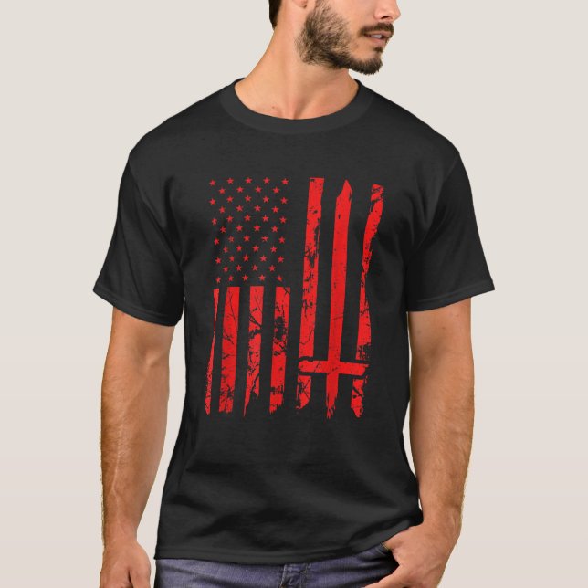 Camiseta Bandeira Satã Americana Satânica Invertida Cruz (Frente)