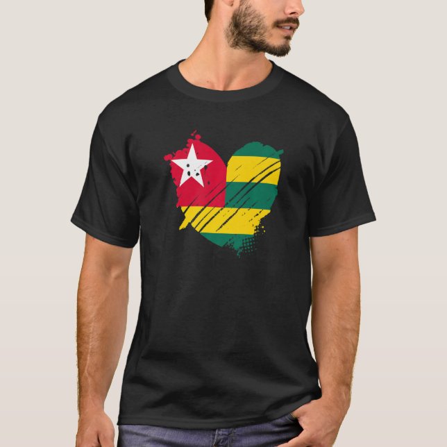 Camiseta Bandeira Togo Adoro Togo Está no meu DNA Pe Togolê (Frente)