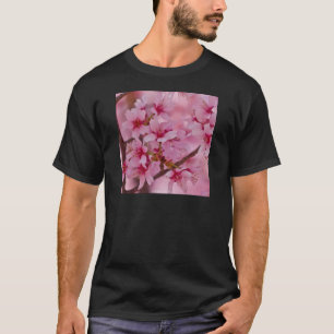Camiseta Banhado em flores de cerejeira japonesas cor-de-ro
