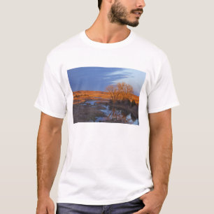 Camiseta Banhado pela luz do pôr do sol o rio Calamus
