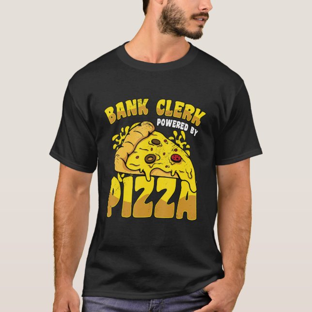Camiseta Bank Clerk Powered By Pizza Banker Finance Bookkee (Frente)