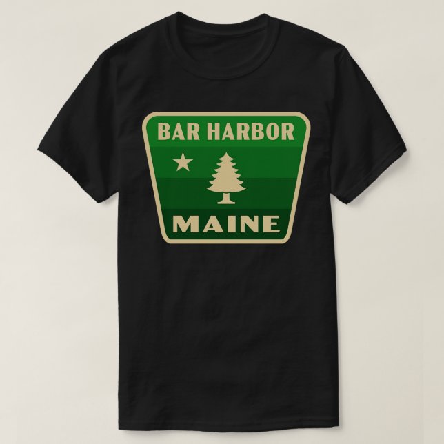 Camiseta Bar Harbour Maine Retro Pine Tree Crachá Verde (Frente do Design)