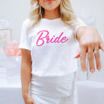 Camiseta BARB Bachelorette de Bela Rosa Quente<br><div class="desc">Esta camisa de solteira apresenta uma fonte com boneca rosa-quente com a palavra "noiva" Ordene a opção de noiva branca para a noiva-a-ser e a coordenada camisas de "bebê" rosa-quente para o seu grupo de solteiros. As cores são editáveis! Clique em 'editar design' para criar suas próprias cores.</div>