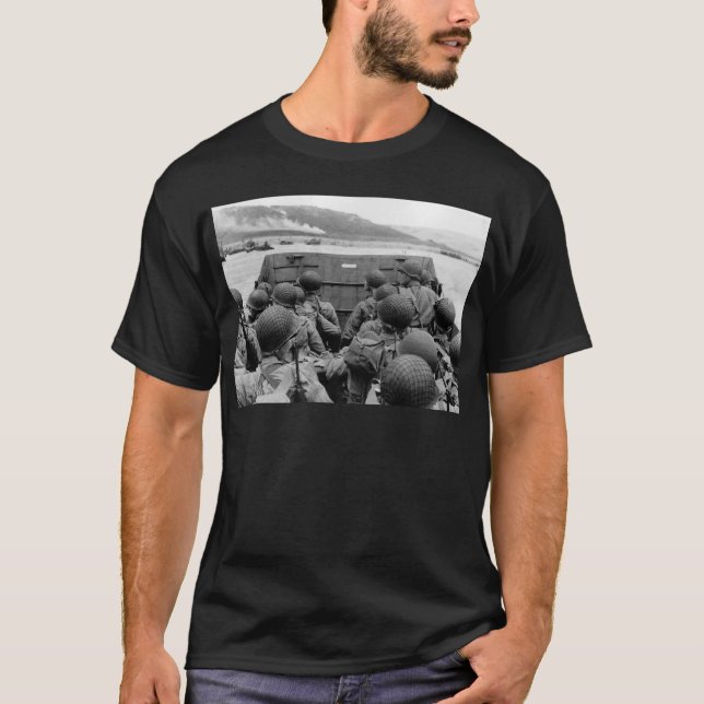 Camiseta Barca de descarregamento de LCVP que aproxima a (Frente)