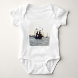 Camiseta Barco de Pesca Paz e Abundância ao Amanhecer