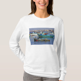 Camiseta Barcos de pesca coloridos no Porto de