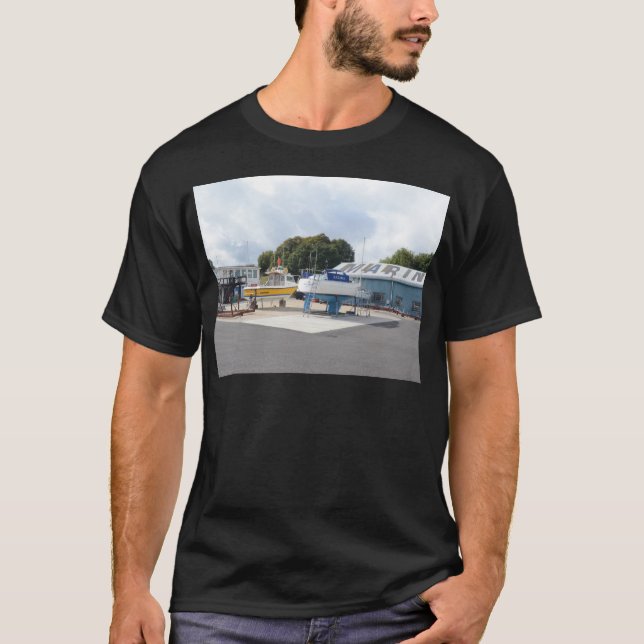 Camiseta Barcos Em Terra (Frente)