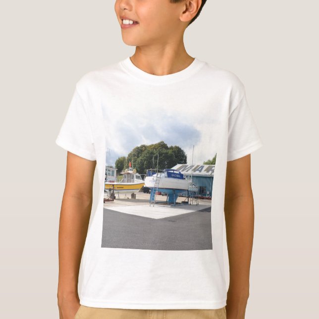 Camiseta Barcos Em Terra (Frente)