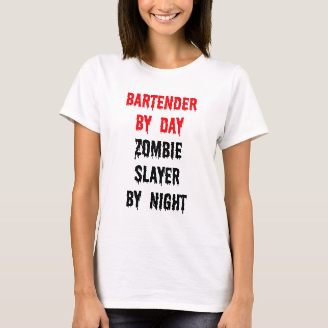 Camiseta Barman por Dia Zombie Slayer por Noite (Frente)