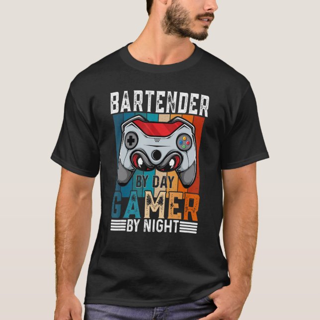 Camiseta BARTENDER By Day Gamer By Night Memory Para Jogado (Frente)