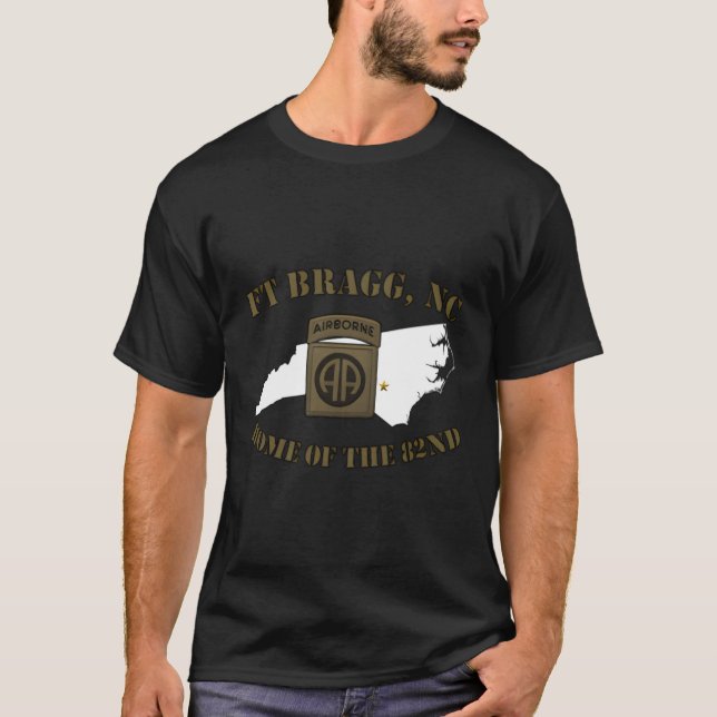 Camiseta Base Militar Fort Bragg - Fayettevillenc (Frente)