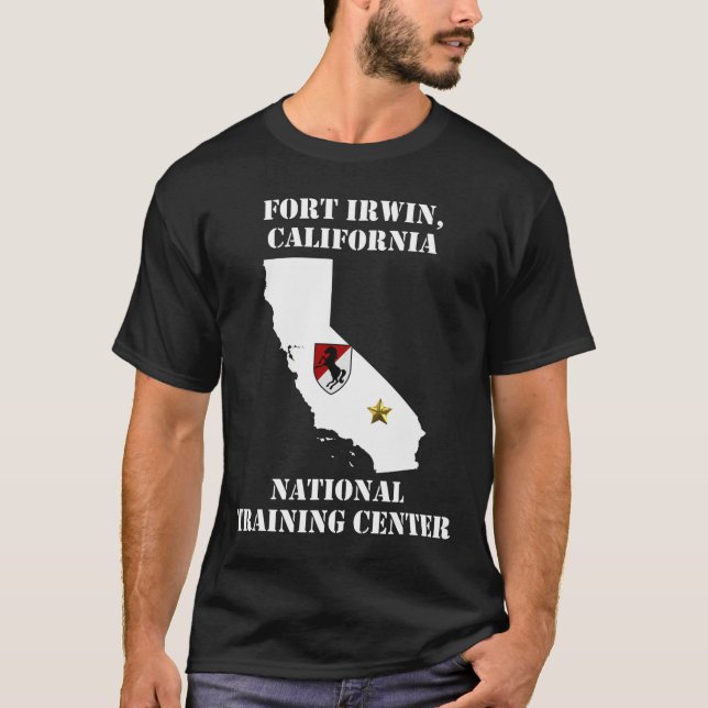 Camiseta Base Militar Fort Irwin - Posto do Exército na Cal (Frente)