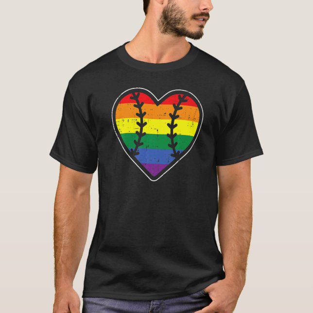 Camiseta Baseball Heart Sport LGBTQ Rainbow Flag Gay Pride  (Frente)