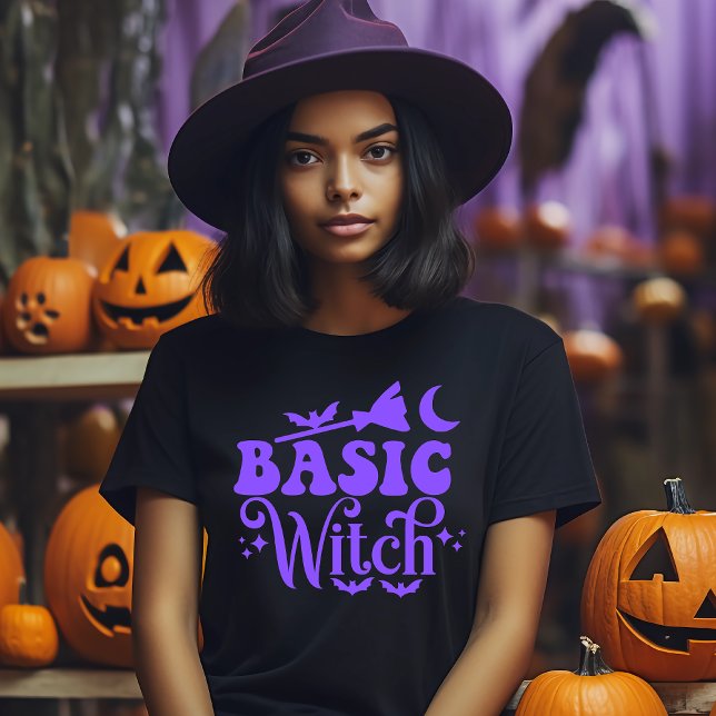 Camiseta Básica de Halloween (Basic Witch Purple Typography Halloween T-shirt)