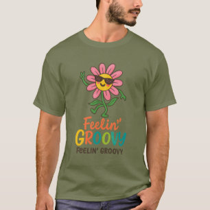 Camiseta Básica Escura Feelin’ Groovy Flor Retro