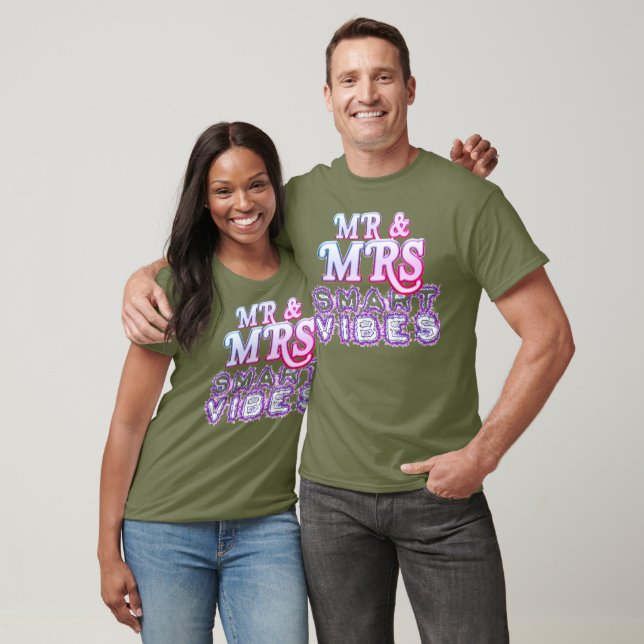 Camiseta Básica Escura Mr. & Mrs. Smart Vibes com  (Unissex)