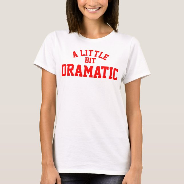 Camiseta Básica Feminina Um Pouco Dramática (Frente)