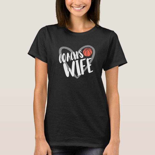 Camiseta Basketball Coach's Wife Heart  (Frente)