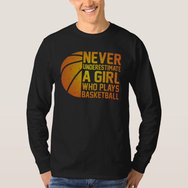 Camiseta Basketball Never Underestimate A Girl Who Plays Ba (Frente)
