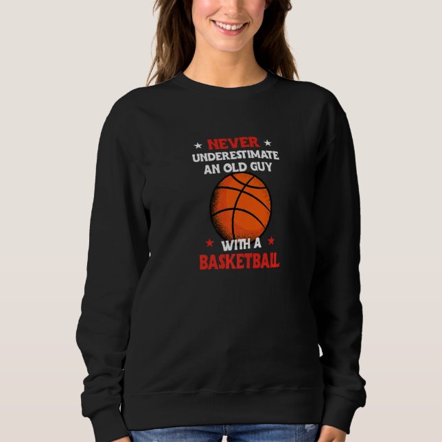 Camiseta Basquete Nunca Subestima Um Velho Com Um B (Frente)
