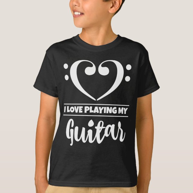 Camiseta Bass Clef Heart Love Tocando Violão (Frente)