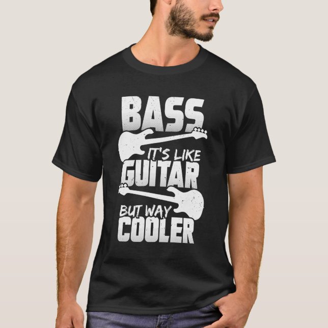 Camiseta Bass, é como guitarra, mas muito mais legal que o  (Frente)