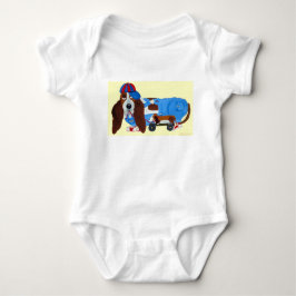 Camiseta Basset Hound com brinquedo de arrasto