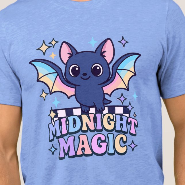 Camiseta Bat e Checkerboard do Cute do Halloween do Pastelc (The midnight magic kawaii bat design shines with retro pastel charm.)
