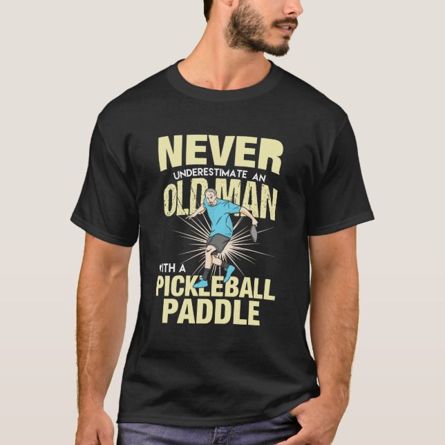 Camiseta Batalhão - Homem Velho Com Uma Alça De Pickleball (Frente)