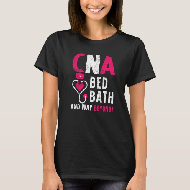 Camiseta Bath Ced CNA E Muito Além Da Enfermagem Certificad (Frente)