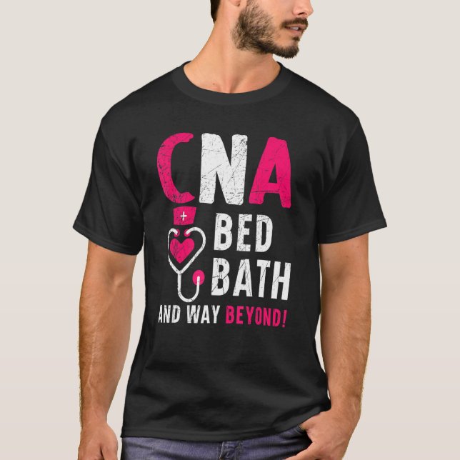 Camiseta Bath Ced CNA E Muito Além Da Enfermagem Certificad (Frente)