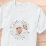 Camiseta Batismo Simples Bem-Vindo ao Cristianismo Foto<br><div class="desc">Este design simples e clássico é composto por tipografia serif e adiciona uma foto personalizada. "Bem-vindos ao Cristianismo" circula a foto do seu bebê,  criança,  etc</div>